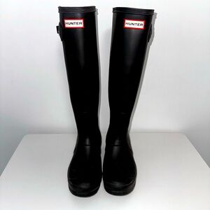 Only worn a couple of times. Smoke and pet free home.